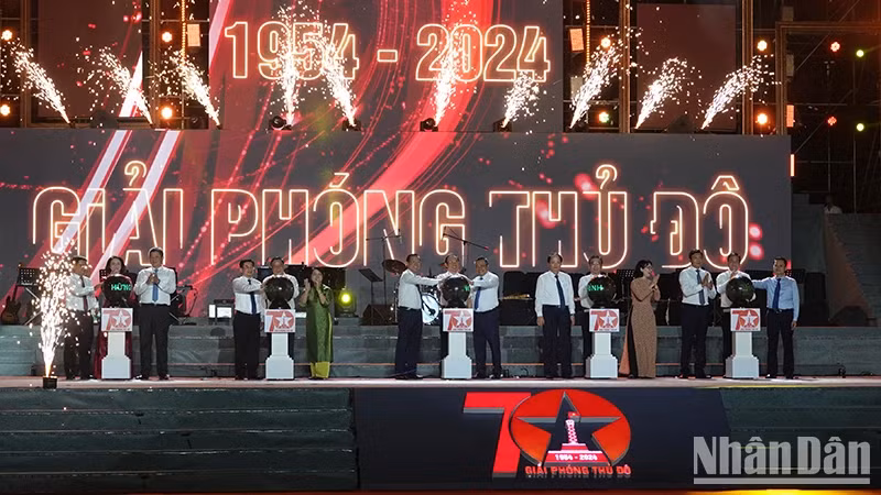 The ribbon-cutting ceremony for the opening of the programme.