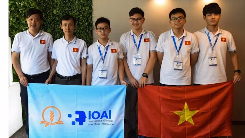 Students from Hanoi-Amsterdam High School for the Gifted won the bronze medal. 