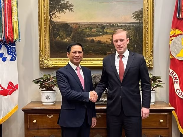 Minister of Foreign Affairs Bui Thanh Son (L) meets with US National Security Advisor Jake Sullivan in Washington D.C. on March 25 (Photo: VNA)