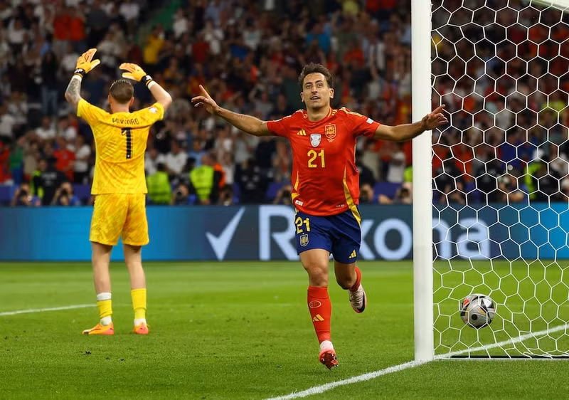 Mikel Oyarzabal celebrates the goal.
