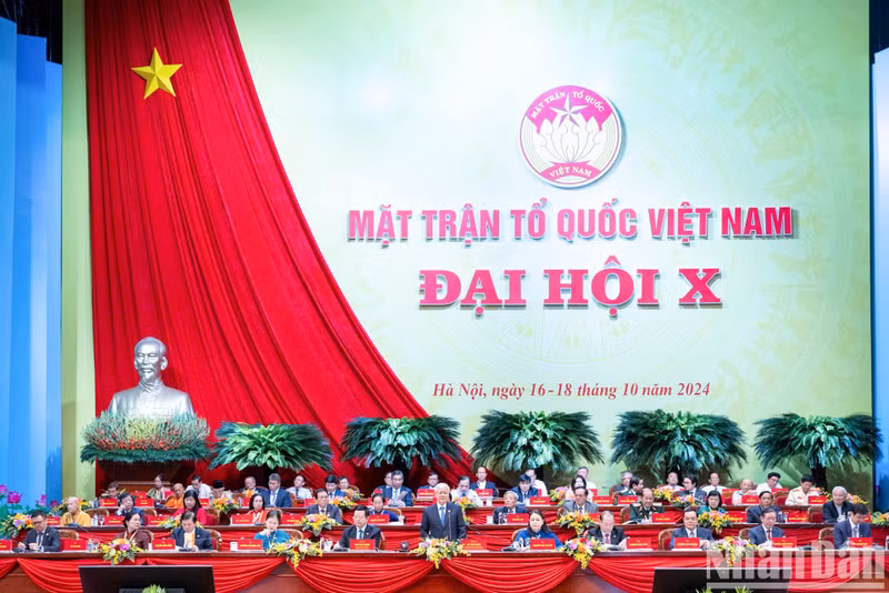 The Presidium chairs the Congress.