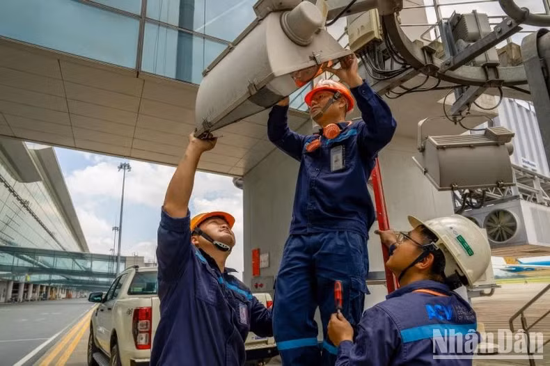 A series of changes have been conducted to build a cultural space and environmental landscape at Noi Bai Airport.