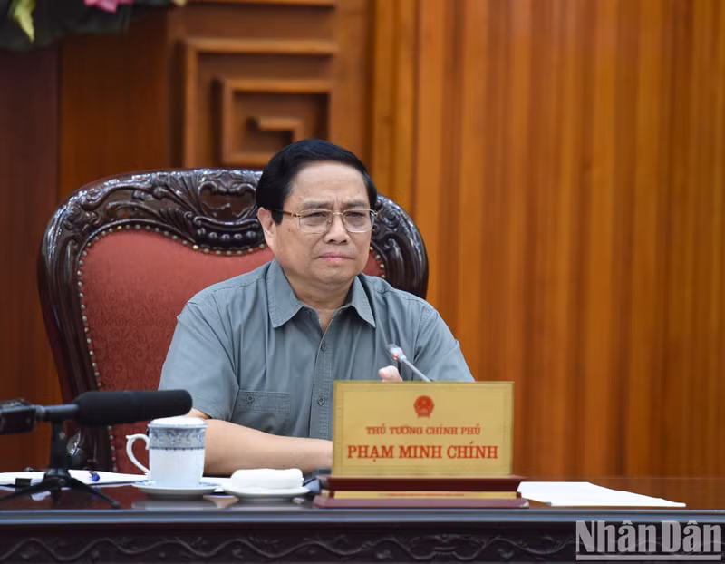 PM Pham Minh Chinh delivers directives at the meeting. PM Pham Minh Chinh delivers directives at the meeting.