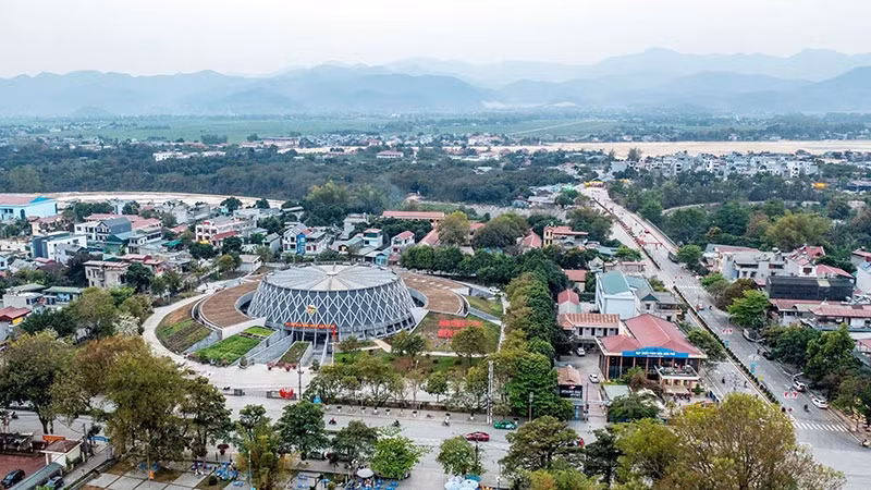 On the ground of the ancient battlefield, Dien Bien Phu today is changing every day. (Photo: THANH DAT)
