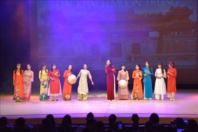 A performance at the event. (Photo: VNA)