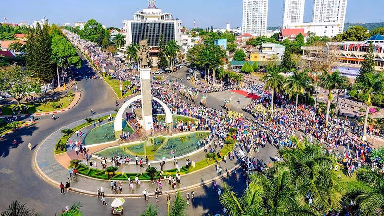 The central area of Buon Ma Thuot City, Dak Lak Province, during the festival season. (Photo: CONG LY)