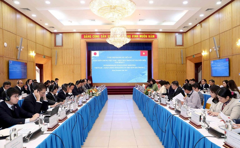 The mid-term review meeting on the first phase of the Vietnam - Japan Joint Initiative in the new era takes place in Hanoi. (Photo: Ministry of Planning and Investment) 