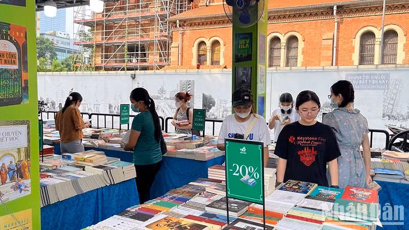 Visitors to the 2023 Book and Reading Culture Day. 