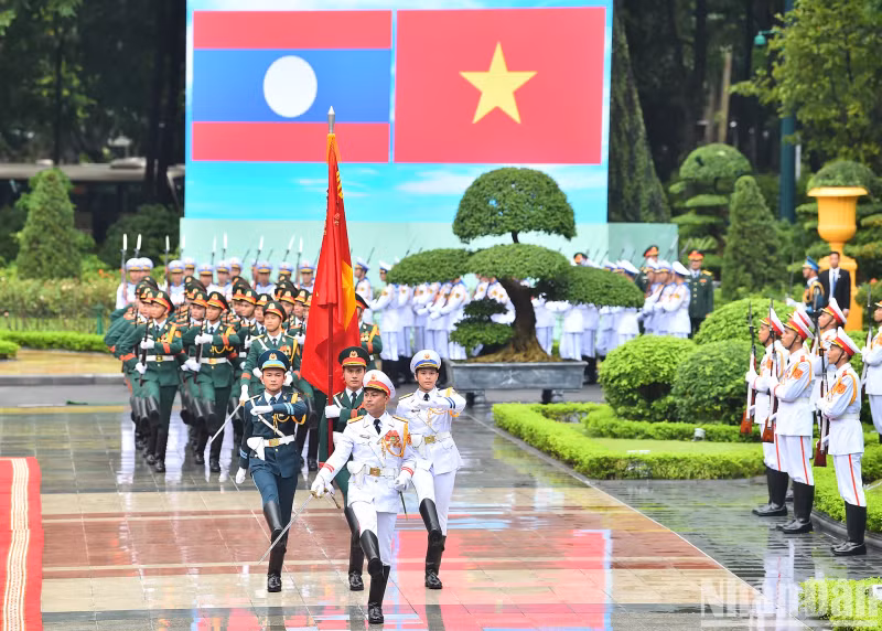 The ceremonial delegation of the Vietnam People's Army at the welcome ceremony.