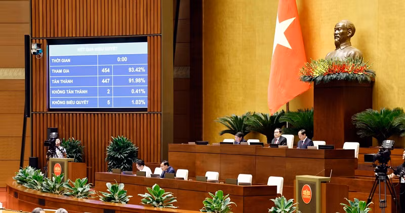 Deputies cast votes on the Law on Roads on June 27. (Photo: VNA)
