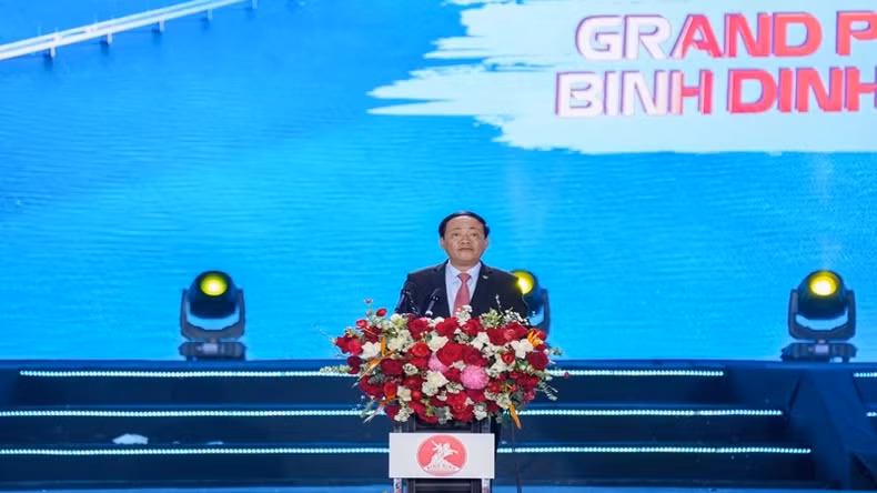 Chairman of Binh Dinh Provincial People's Committee, Pham Anh Tuan, speaks at the opening ceremony.