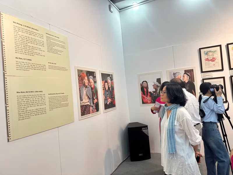 The exhibition “Portraits from the Heart” displays 63 portraits of Heroic Vietnamese Mothers.