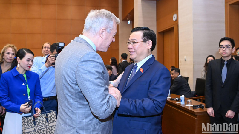 NA Chairman Vuong Dinh Hue welcomes President and CEO of the USABC Ted Osius.
