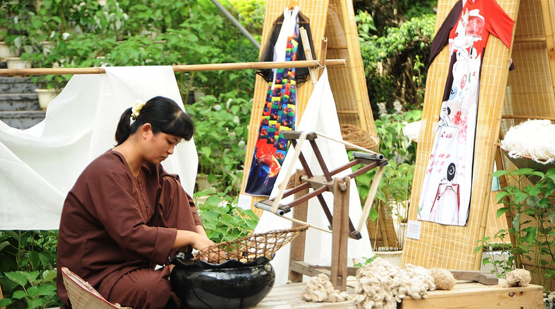 Introducing Ao Dai products made from day (hibiscus cannabinus) plants. (Photo: NAM ANH)