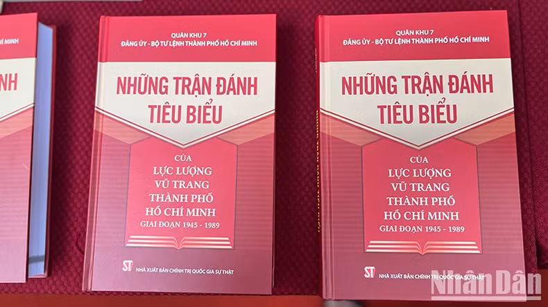 The book is displayed at the Ho Chi Minh City Book Street during the Book Week to commemorate the 80th anniversary of the Vietnam People's Army (December 22, 1944-2024).