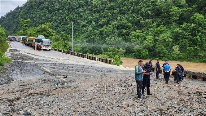 A landslides happens in Chitwan district, Nepal, on July 12. (Photo: Xinhua/VNA) 