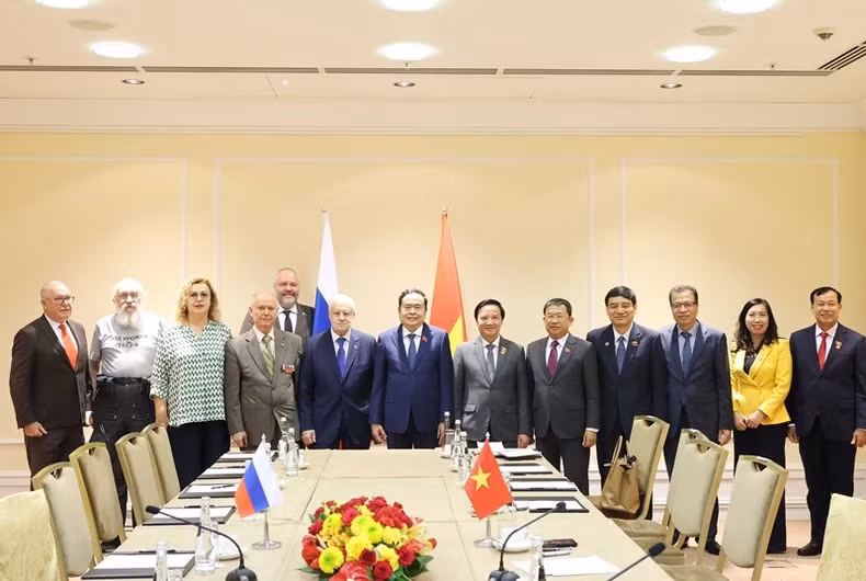 NA Chairman Tran Thanh Man meets with Sergey Mironov, Chairman of A Just Russia - Patriots - For Truth (SR) party. (Photo: VNA)