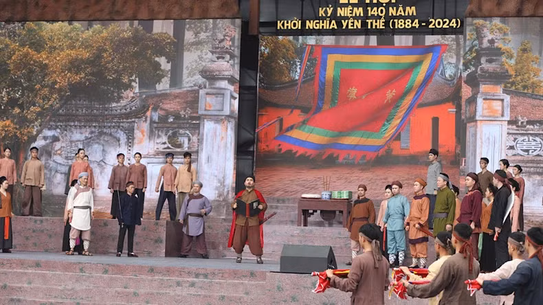 An art programme reproducing the Yen The Uprising at the ceremony.