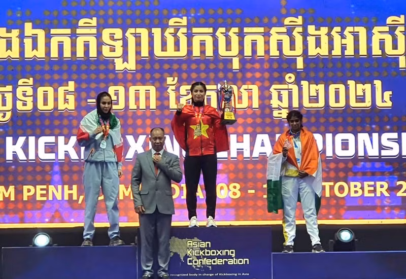 Phung Thi Hong Tham wins the gold medal (Photo: Ngoc Hai/hanoimoi.vn)