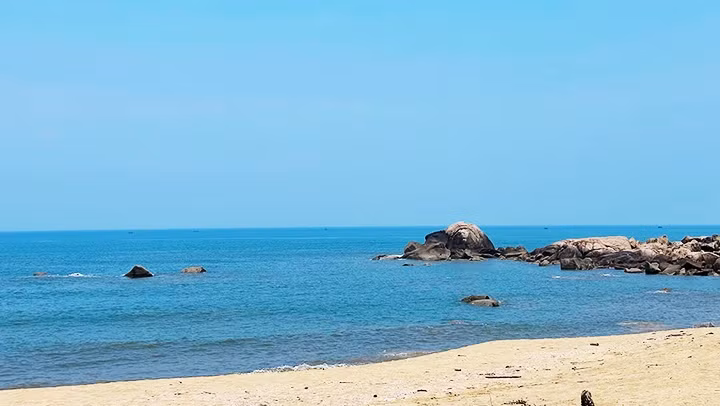 The peaceful beauty of Ky Xuan beach. 