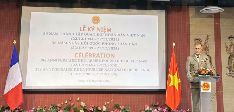 Deputy Chief of Staff of the French Army Major General Stéphane Richou speaks at the event. (Photo: VNA)