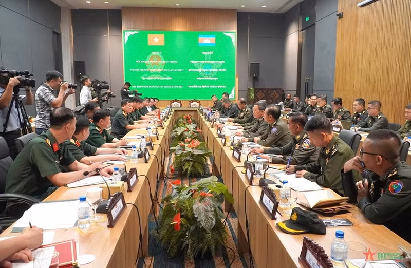 At the seventh Vietnam-Cambodia policy dialogue in Phnom Penh, Cambodia on August 7. (Photo: qdnd.vn) 