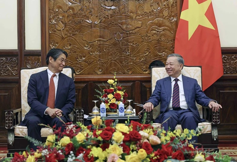 President To Lam (R) and Japanese Ambassador to Vietnam Ito Naoki (Photo: VNA)