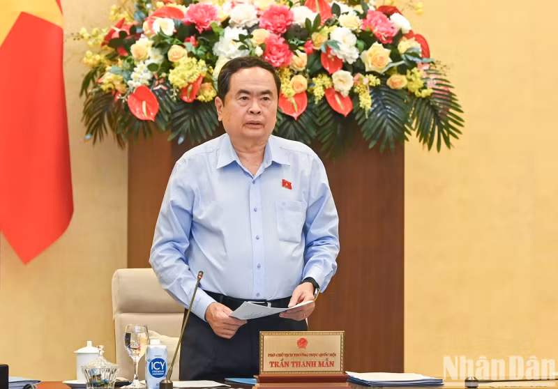 NA Standing Vice Chairman Tran Thanh Man speaks at the event.