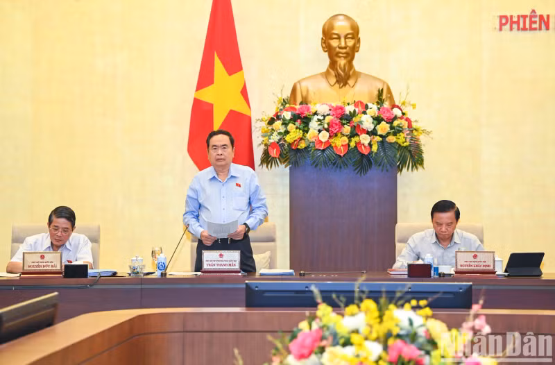 NA Standing Vice Chairman Tran Thanh Man said that sessions will review the remaining contents before submitting them to the parliament’s upcoming seventh session as well as the preparations for the session.