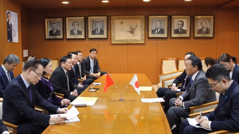 Politburo member Truong Thi Mai held talks with Vice President of the ruling LDP of Japan Aso Taro. (Photo: VNA)