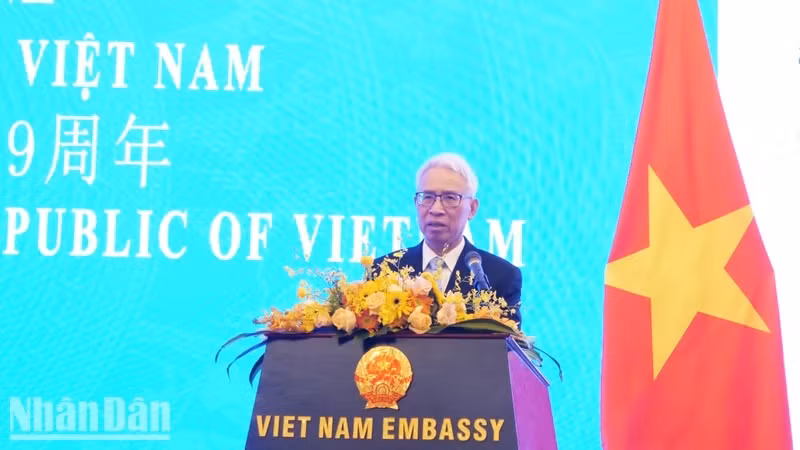 Vietnamese Ambassador Pham Sao Mai speaks at the celebration of the 79th anniversary of the National Day (September 2, 1945-2024) in Beijing. (Photo: NDO)