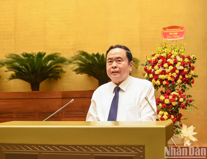 NA Chairman Tran Thanh Man makes remarks at the event.