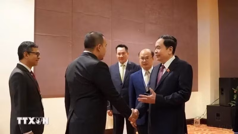 Tran Thanh Man, as Vice Chairman of the National Assembly, receives delegation heads attending the 14th AIPA Advisory Group Meeting (AIPA Caucus 14) in Phu Quoc in 2023. (Photo: VNA)