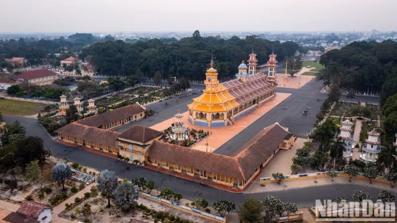Tay Ninh Holy See, which is also known as Cao Dai Temple by the local people, is located on Pham Ho Phap Street in Hoa Thanh Town, about 5 km southeast of Tay Ninh City and about 100 km west of Ho Chi Minh City.