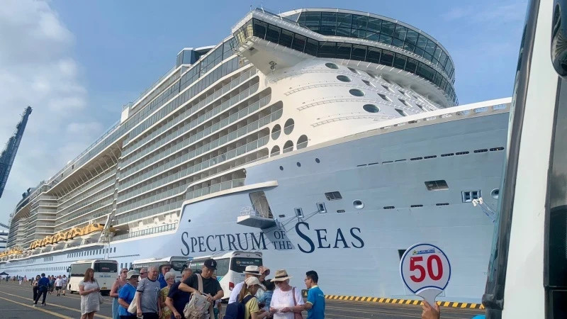 The international cruise ship Spectrum of the Seas, carrying more than 4,000 multinational tourists, docked at Tan Cang-Cai Mep Port in Phu My provincial-level town, Ba Ria – Vung Tau Province, on February 20, 2024.