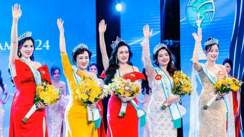 Top 5 of the contest. (Photo courtesy of the organising committee)