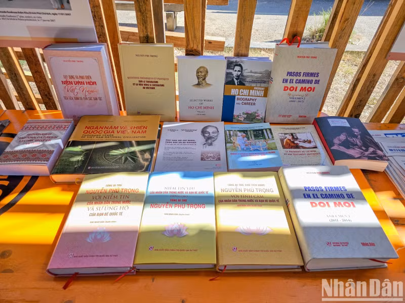 Notably, the publication “Some theoretical and practical issues on socialism and the path to socialism in Vietnam” by late Party General Secretary Nguyen Phu Trong, published by the ‘Su that’ (Truth) National Political Publishing House, with its significant theoretical and practical values and translated into several foreign languages, helps international readers better understand Vietnam's path to socialism.