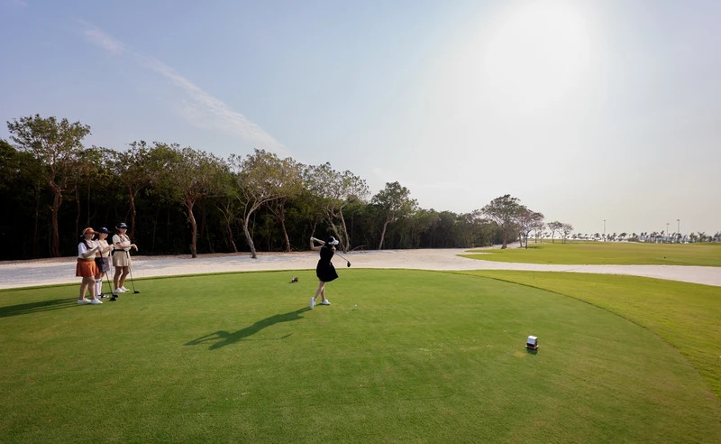 Audiences can watch skilful shots at two top-class golf courses.