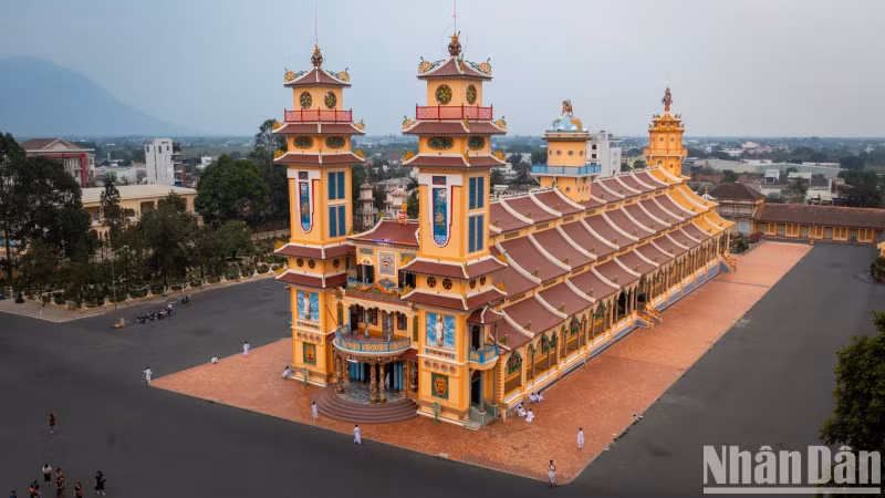 In Caodaism, the full name of the holy see is Tay Ninh Cao Dai Holy See. The project includes more than 100 large and small architectural works located on an area of more than 1.2 square kilometres, with 12 surrounding gates. The gates have all been carved with images of the four sacred animals (the dragon, unicorn, turtle, and phoenix) and lotus flowers.