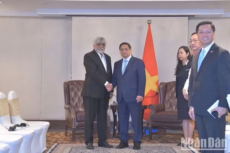 Prime Minister Pham Minh Chinh meets Chairman and Founder of BDR Group, Dharmesh Shah. (Photo: NDO)