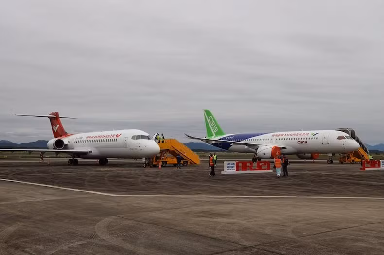 Two COMAC airplanes at the Van Don International Airport. (Photo: NDO)
