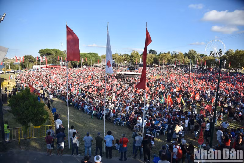 This year's Avante Press Festival is a major gathering for the Portuguese Communist Party, in preparation for the 22nd National Congress in December.