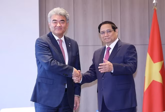 PM Pham Minh Chinh and Chairman of Daewoo E&C and Chairman of the Korea Housing Builders Association Jung Won Ju. (Photo: VNA)