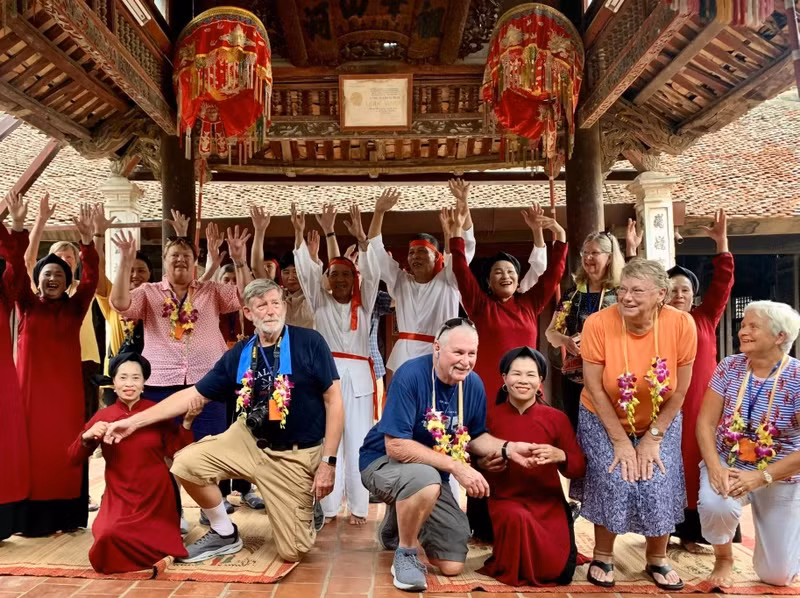 Visitors experience the arts of Xoan singing in Hung Lo Ancient Village in Viet Tri City.