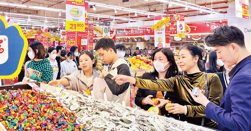 People shopping at a supermarket in Hanoi.