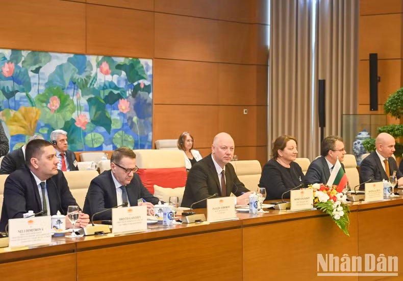 Speaker of the NA of Bulgaria Rossen Dimitrov Jeliazkov speaks at the talks.