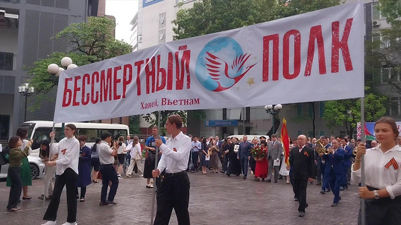 The delegates join the parade.