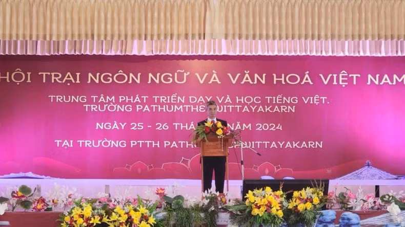 Vietnamese Consul General Chu Duc Dung speaks at the event.