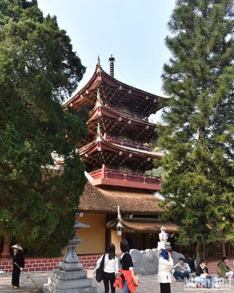 The traditional architecture is in harmony with nature at the Huong Son Scenic Relic and Huong Pagoda Complex.