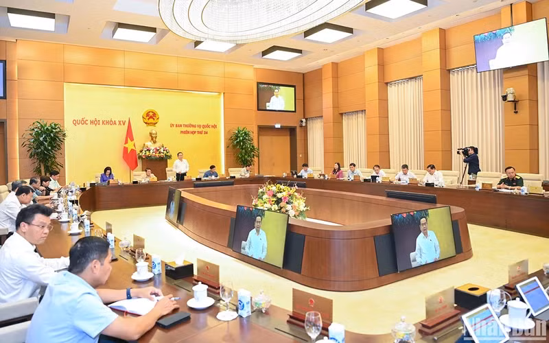 At the 34th session of the NA Standing Commitee. (Photo: NDO)